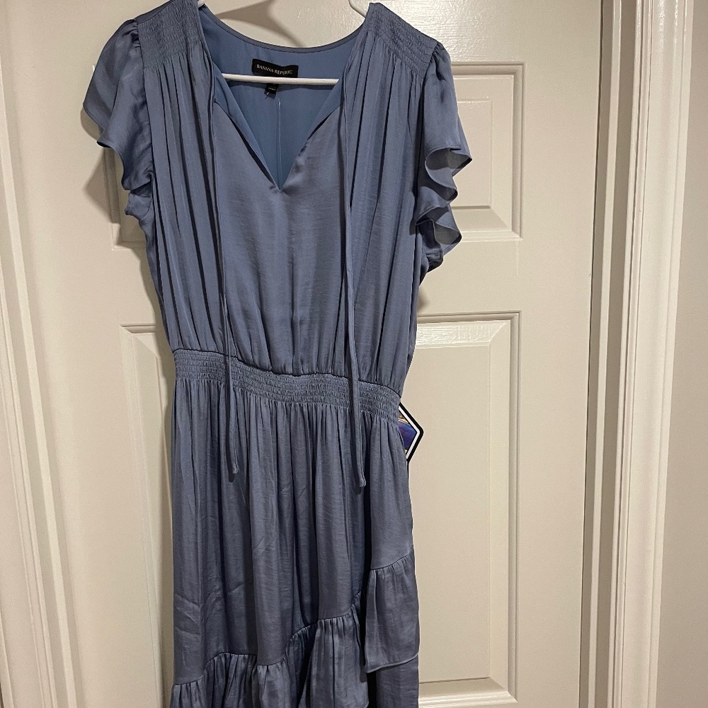 Banana Republic NWT silver-blue ruffle dress Size 10